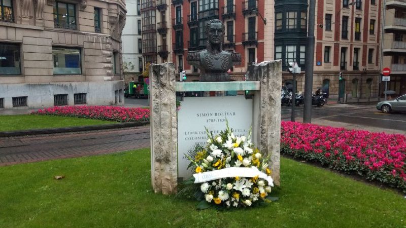 Ofrenda floral en Bilbao al Libertador Simón Bolívar