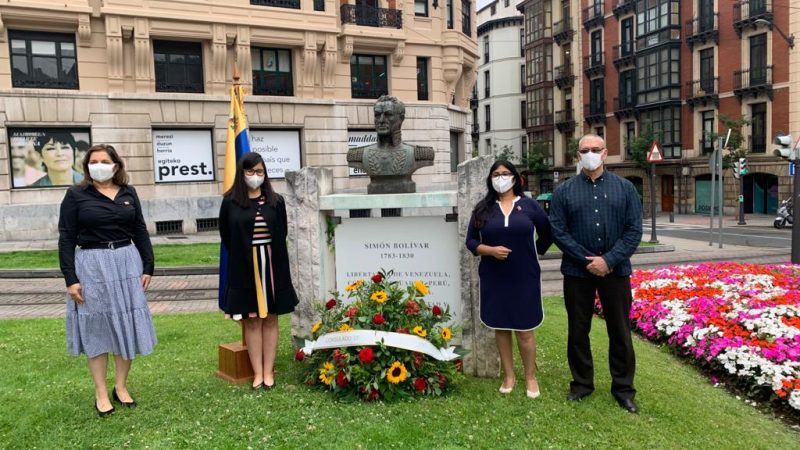 Ofrenda floral a Simón Bolivar conmemora en Bilbao el 209º Aniversario de la Independencia de Venezuela